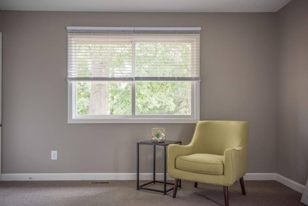 Cordless Faux Wood Room Darkening Blinds M173