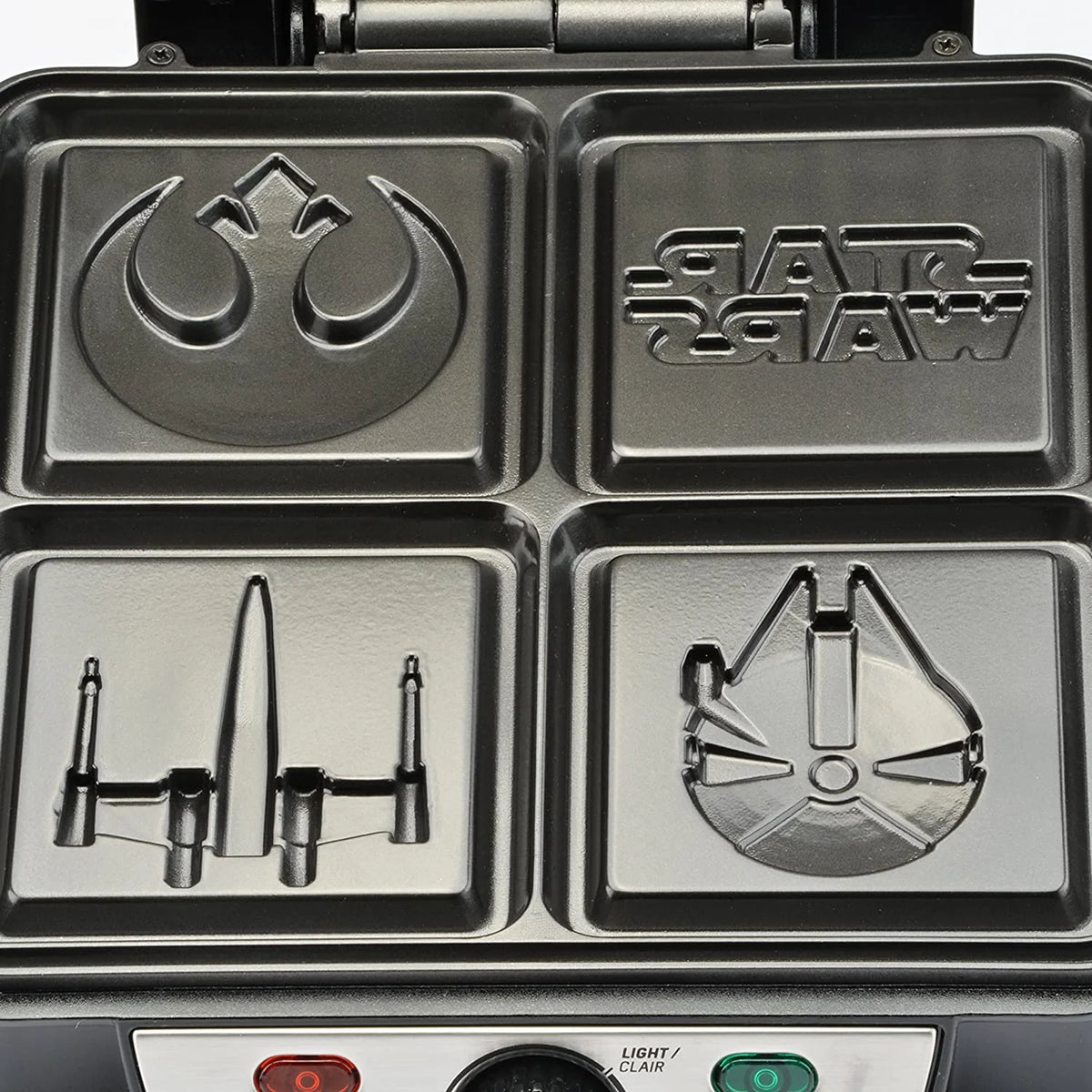 Black 4-Waffle Maker E1196