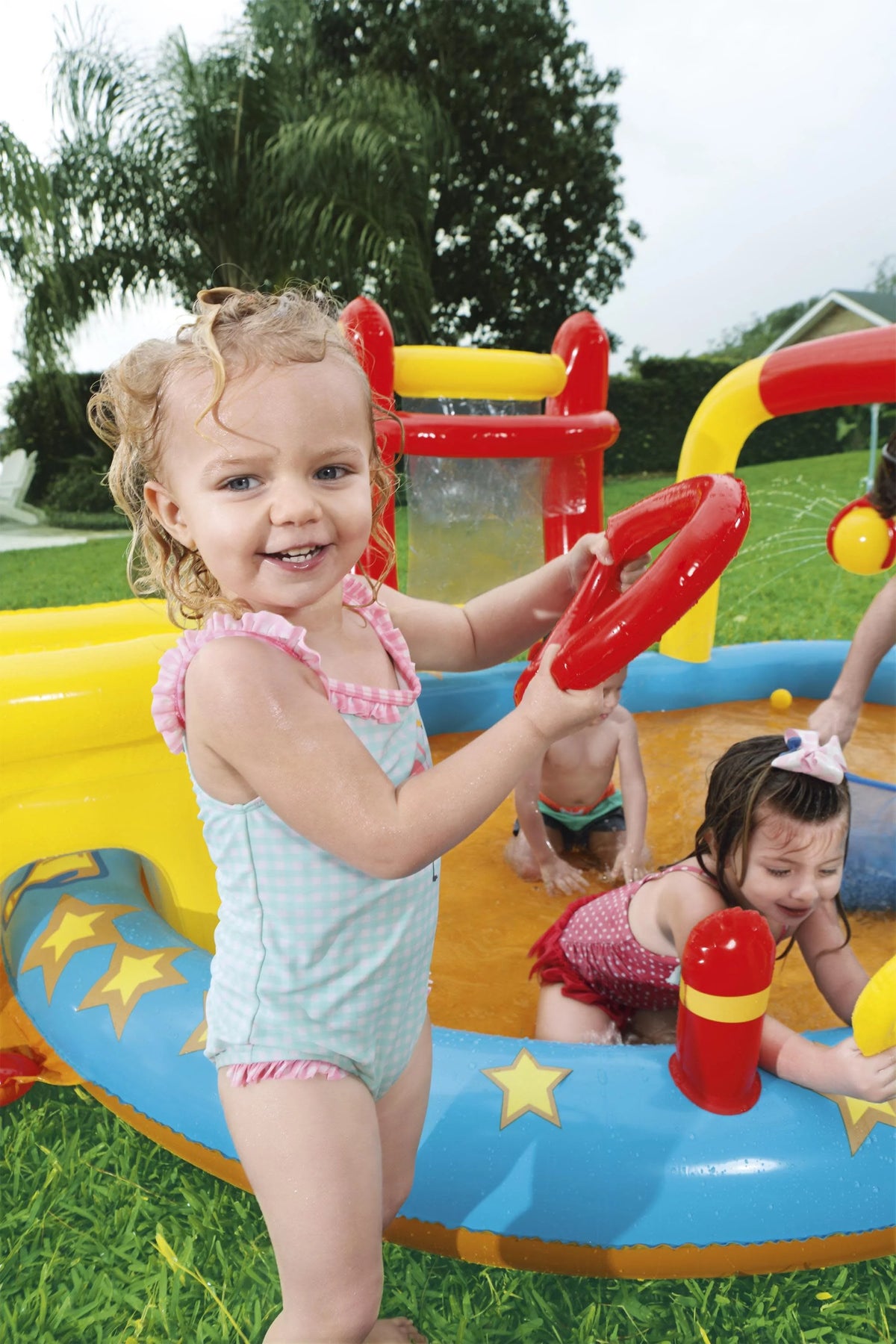 Inflatable Play Pool Center with Slide U35183