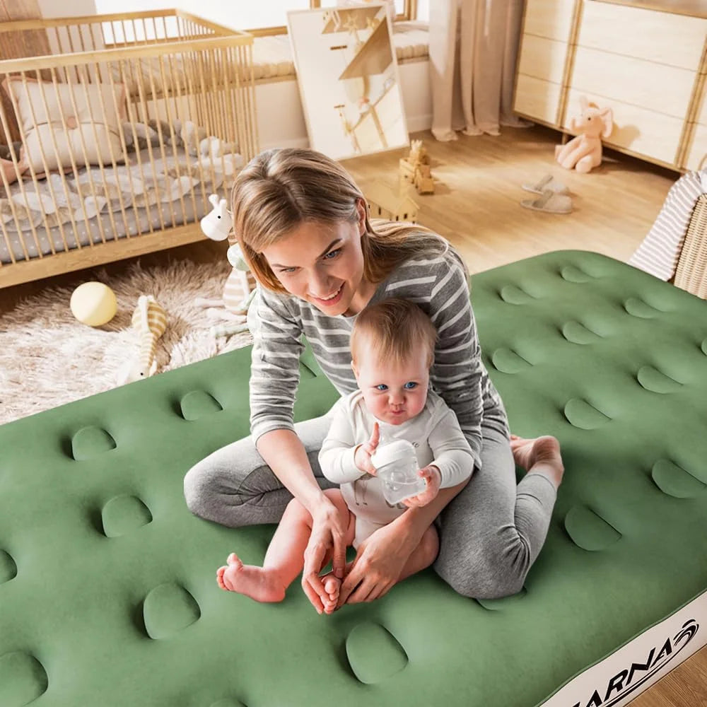 Twin Size Air Mattress with Built-in Pump S62558